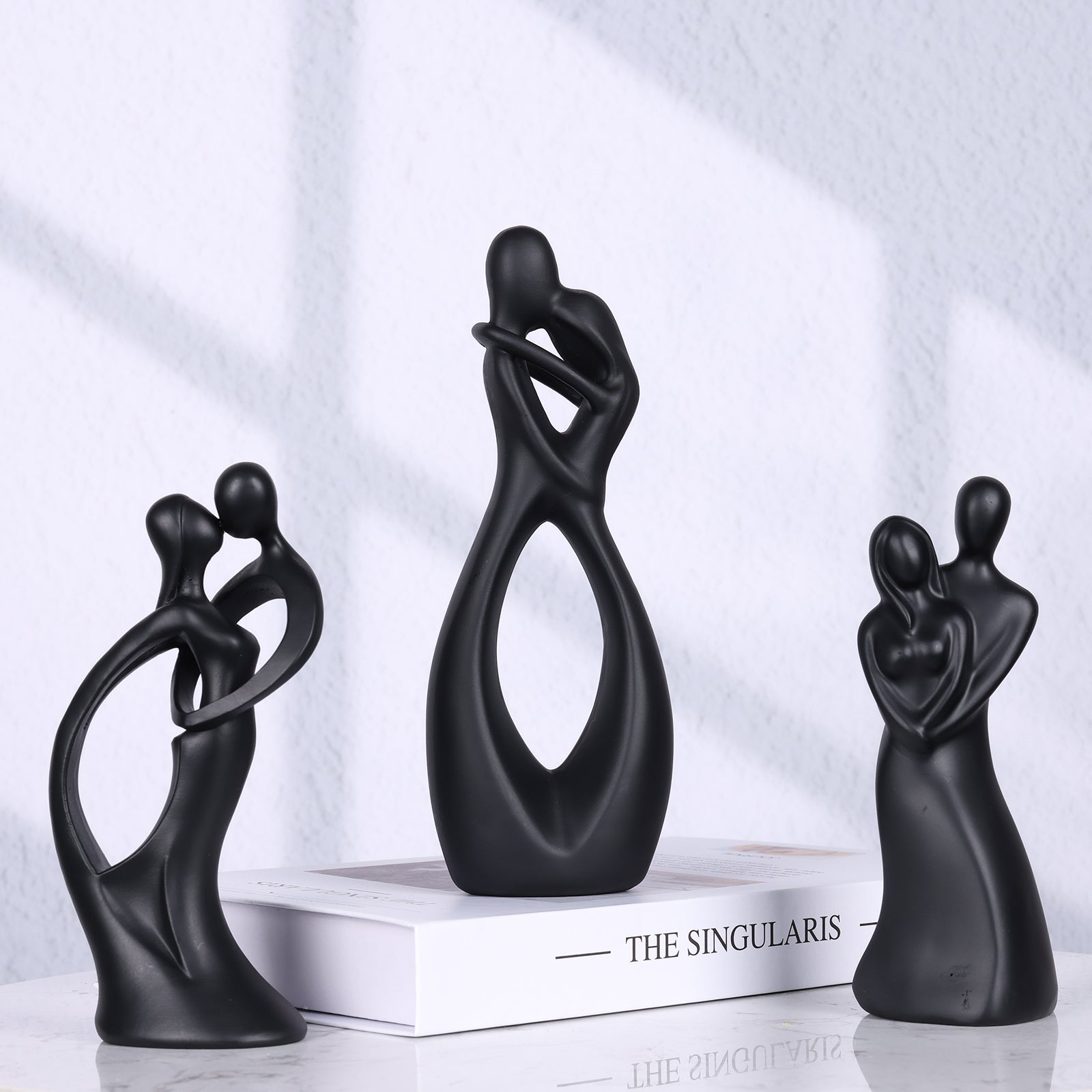 Couple hugging statue