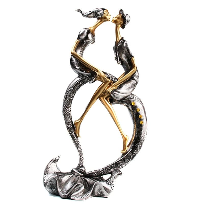 Love Couple Statue