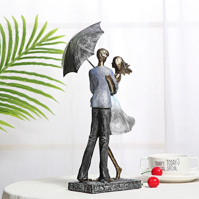 Couple under umbrella statue